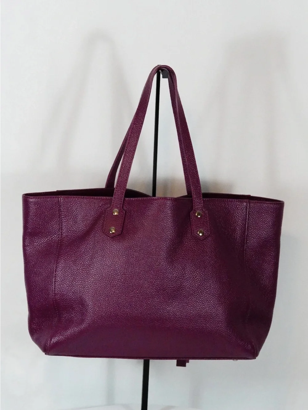 M.I.L.A. stylish berry